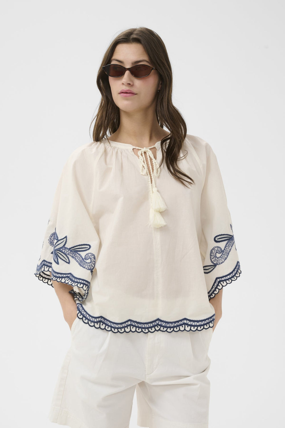 Biancha Blouse Whisper White W Blue Emb | Skjorter og bluser | Smuk