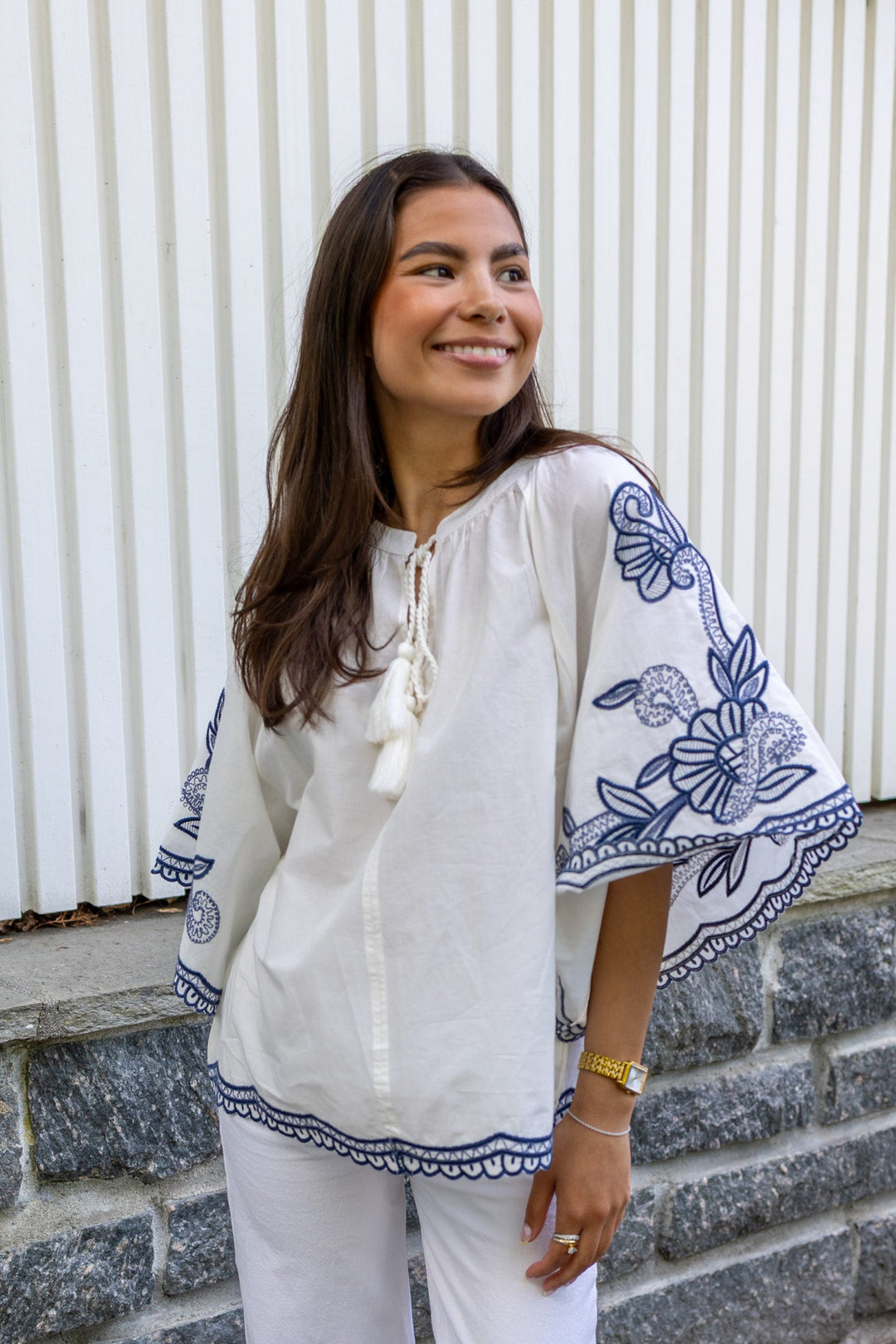 Biancha Blouse Whisper White W Blue Emb | Skjorter og bluser | Smuk