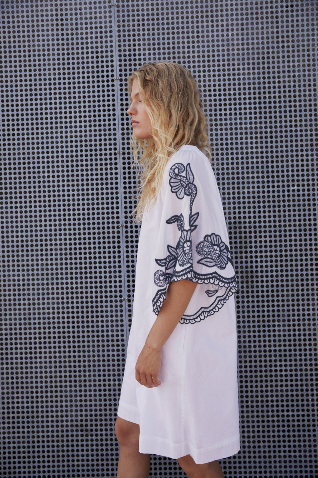 Breanna Dress Whisper White W Blue Emb | Kjoler | Smuk