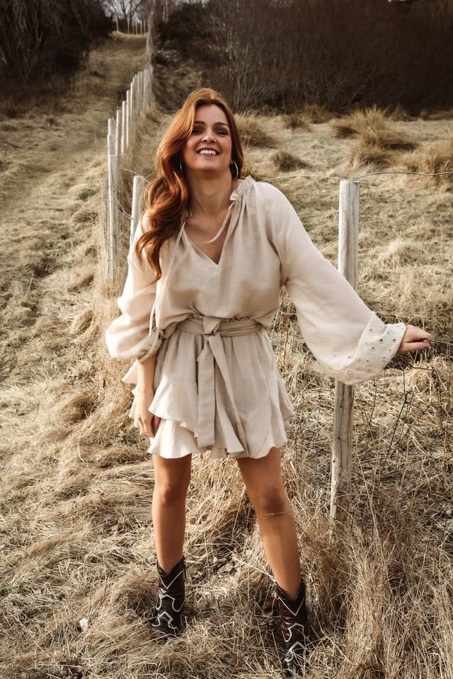 Breezy Blouse Beach Beige | Skjorter og bluser | Smuk - Dameklær på nett
