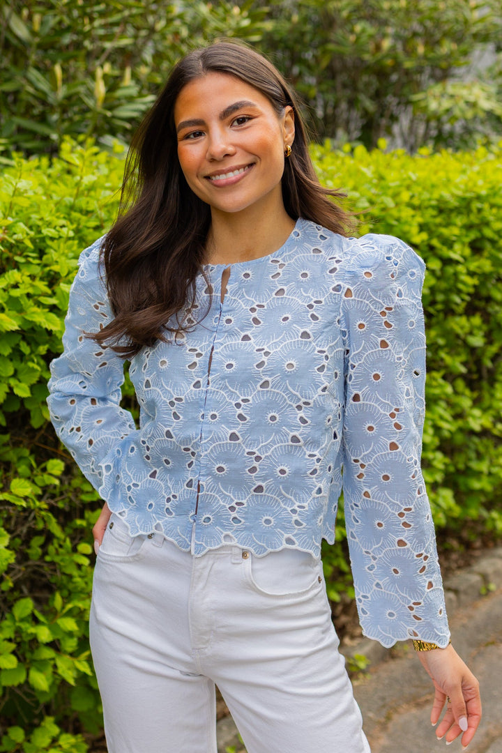 Broderie Anglaise Jacket Light Blue | Yttertøy | Smuk