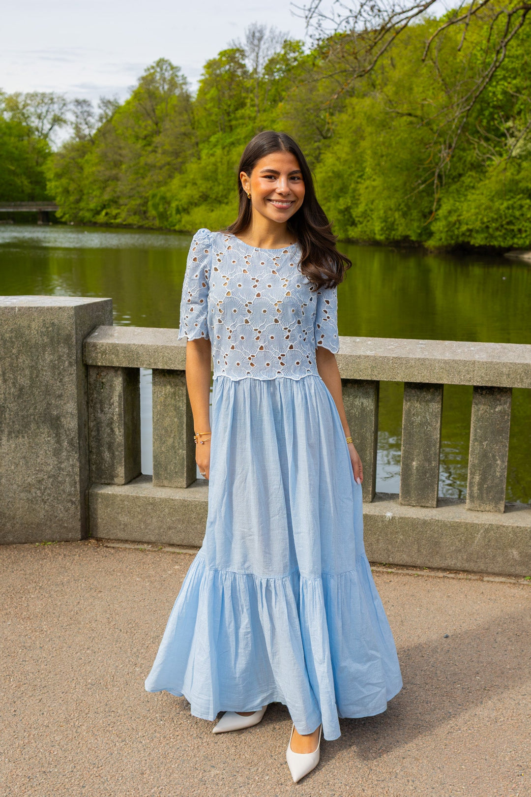 Broderie Anglaise Maxi Dress Light Blue | Kjoler | Smuk