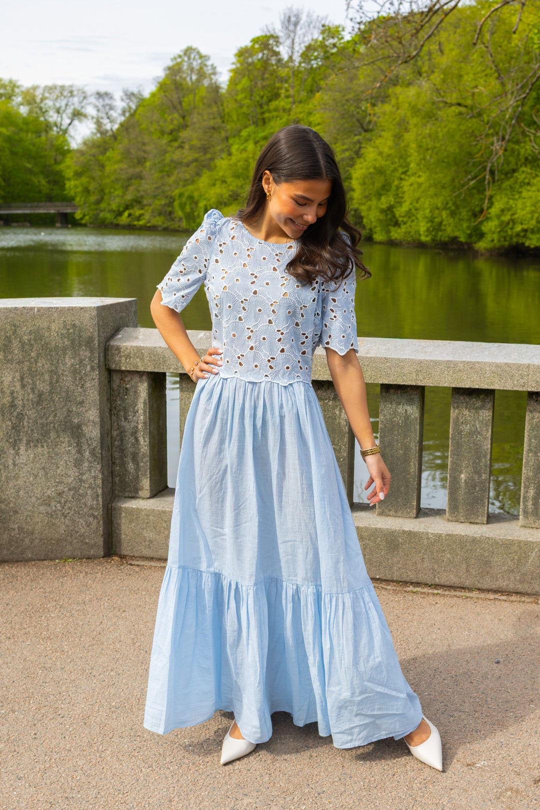 Broderie Anglaise Maxi Dress Light Blue | Kjoler | Smuk