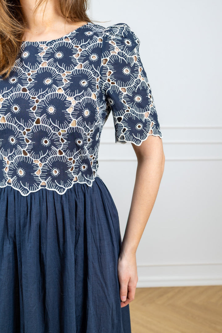 Broderie Anglaise Maxi Dress Marine | Kjoler | Smuk