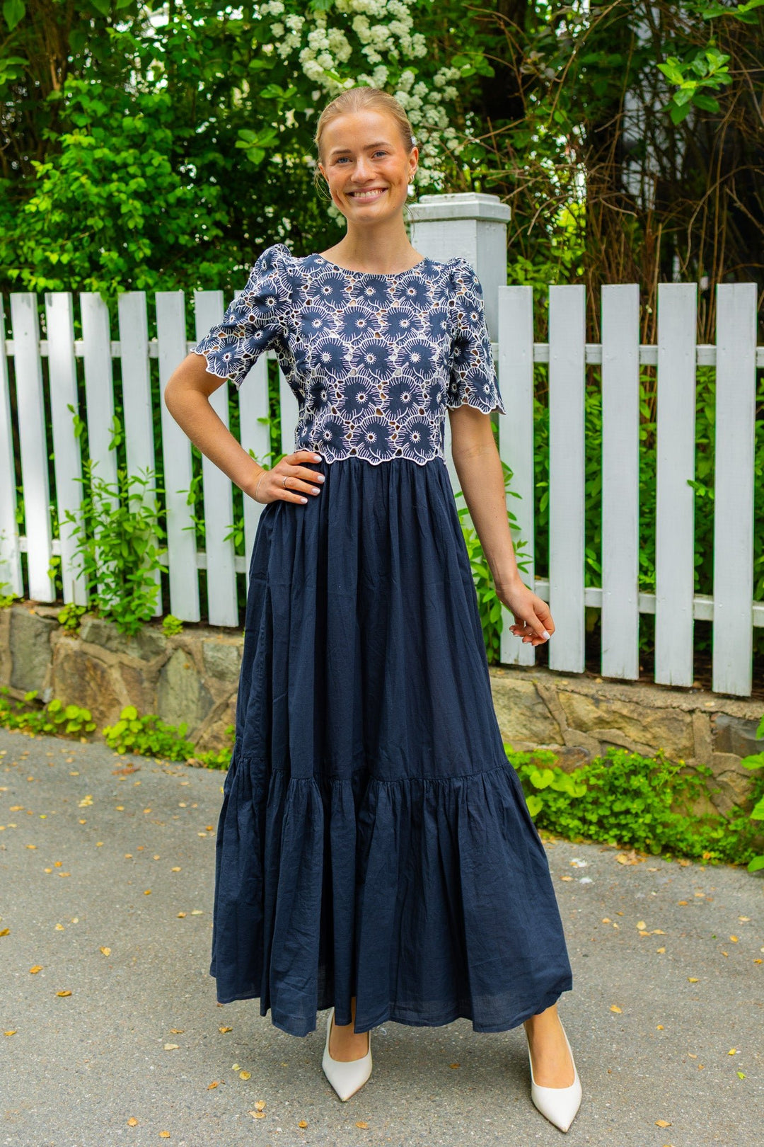 Broderie Anglaise Maxi Dress Marine | Kjoler | Smuk