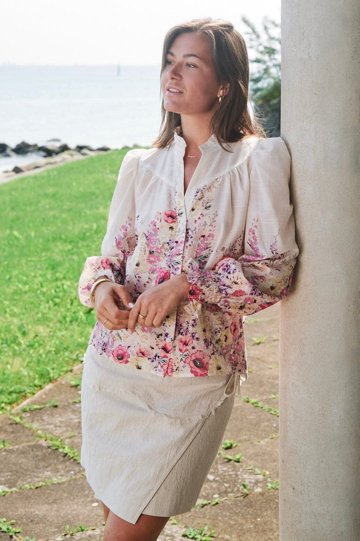 Calloma Flower Print Blouse Ivory | Skjorter og bluser | Smuk - Dameklær på nett