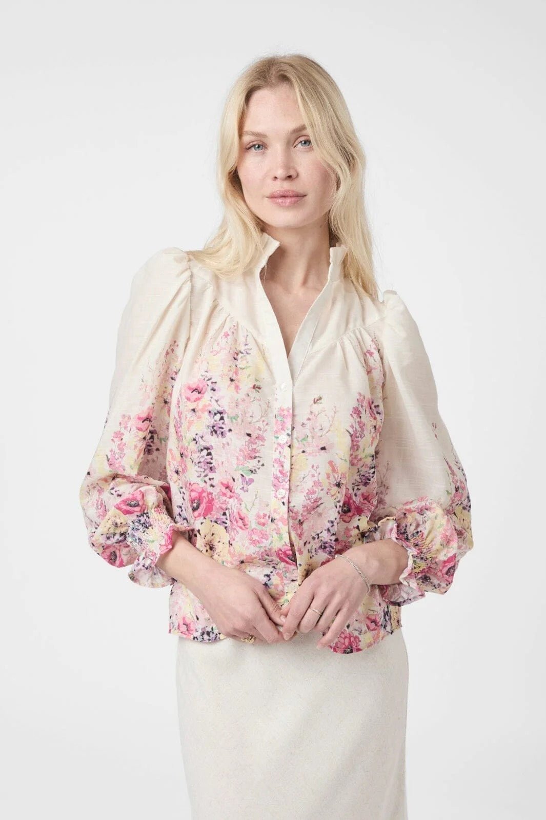 Calloma Flower Print Blouse Ivory | Skjorter og bluser | Smuk - Dameklær på nett