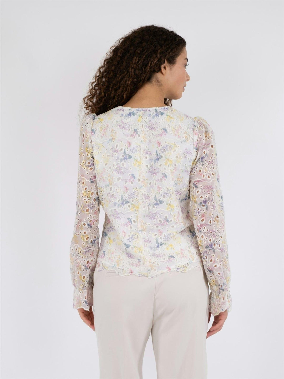 Candice Embroidery Blouse Creme | Skjorter og bluser | Smuk - Dameklær på nett