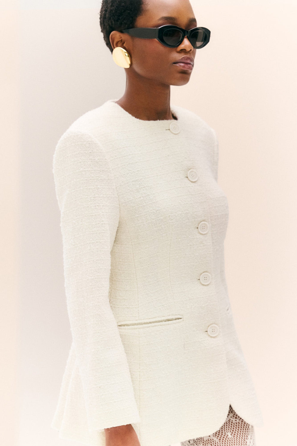 Carol Fitted Round Neck Blazer Vanilla | Blazer | Smuk - Dameklær på nett
