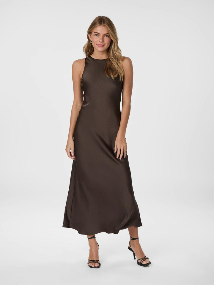 Celinie Heavy Sateen Dress Dark Brown | Kjoler | Smuk - Dameklær på nett