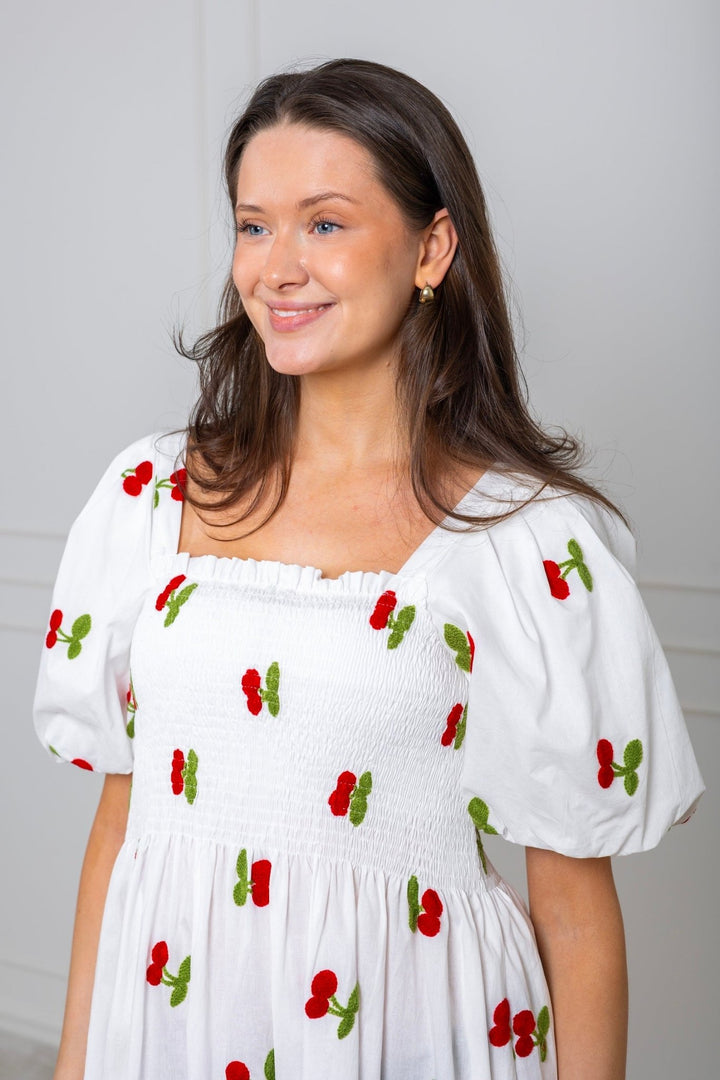 Cheri Fruit Dress White/Red | Kjoler | Smuk - Dameklær på nett