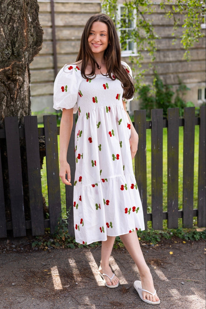 Cheri Fruit Dress White/Red | Kjoler | Smuk - Dameklær på nett