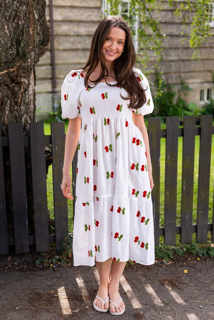 Cheri Fruit Dress White/Red | Kjoler | Smuk - Dameklær på nett