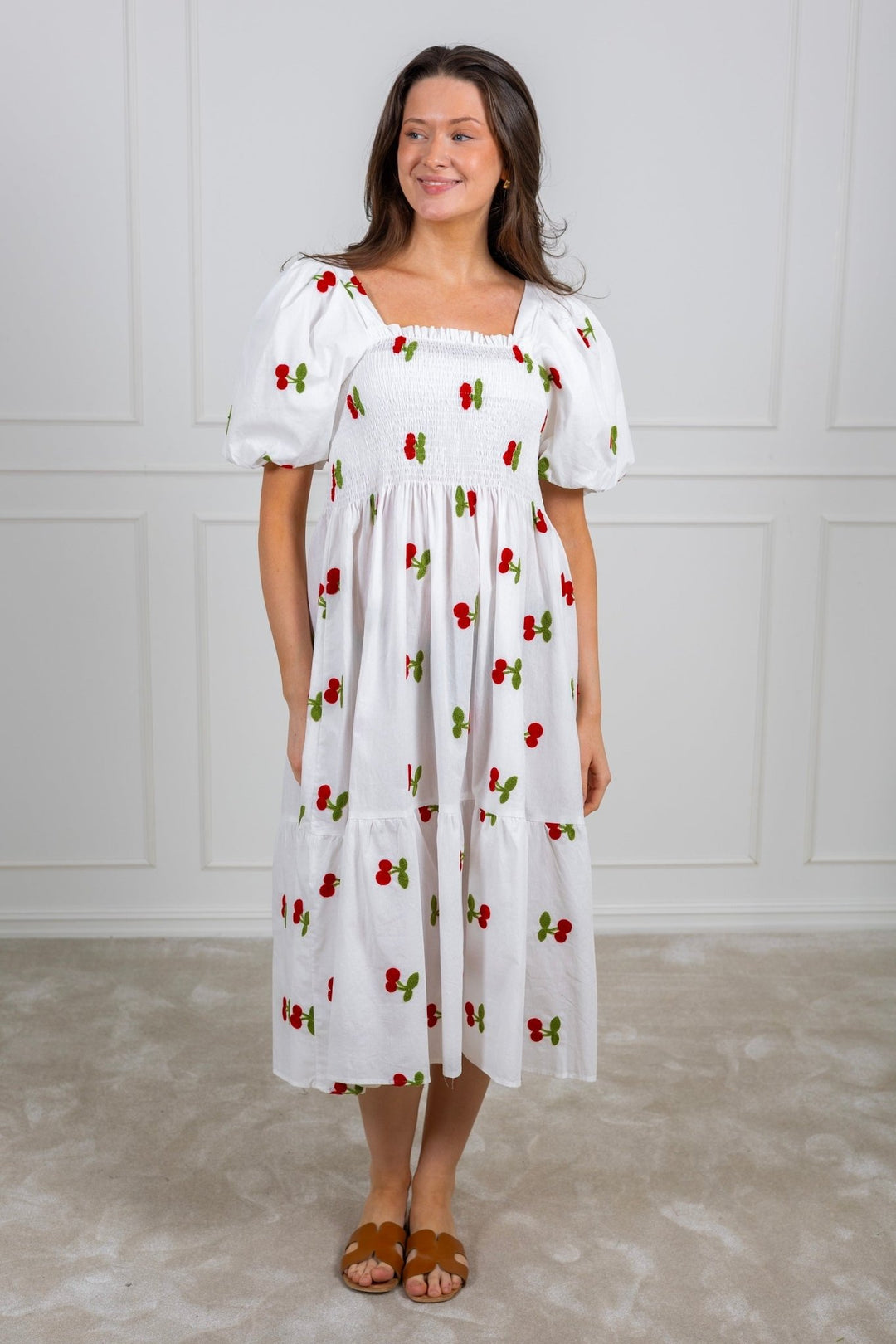 Cheri Fruit Dress White/Red | Kjoler | Smuk - Dameklær på nett