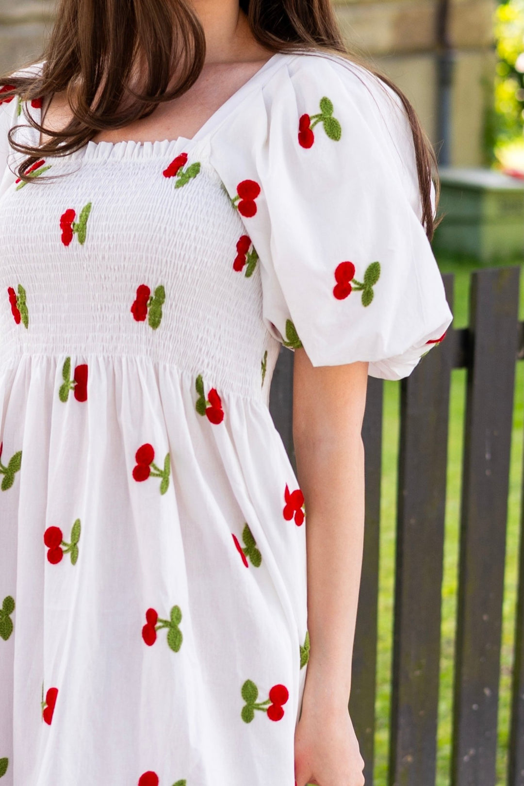 Cheri Fruit Dress White/Red | Kjoler | Smuk - Dameklær på nett