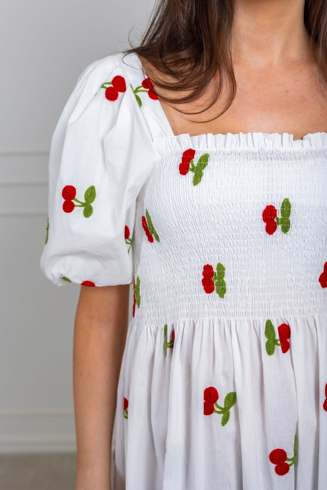 Cheri Fruit Dress White/Red | Kjoler | Smuk - Dameklær på nett