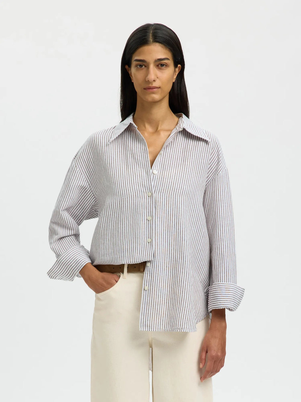 Cleo Oversize Linen Blend Shirt Bright White Chocolate Chip | Skjorter og bluser | Smuk