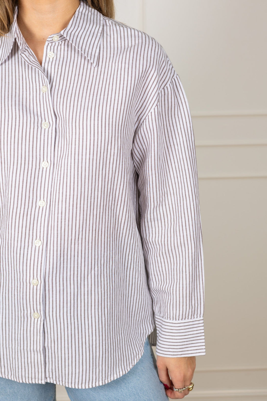 Cleo Oversize Linen Blend Shirt Bright White Chocolate Chip | Skjorter og bluser | Smuk