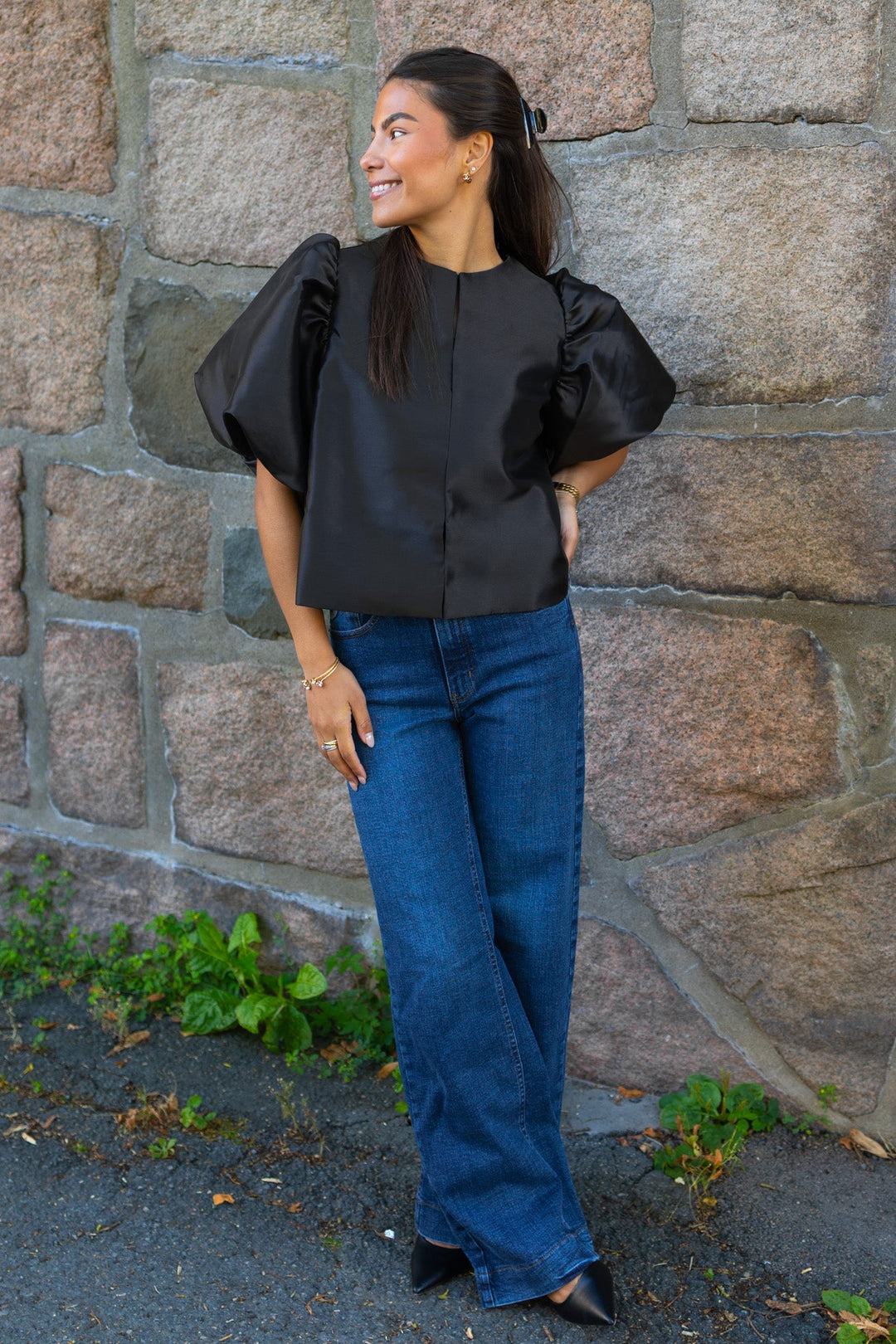 Cleo Puff-Sleeve Satin Blouse Black | Skjorter og bluser | Smuk