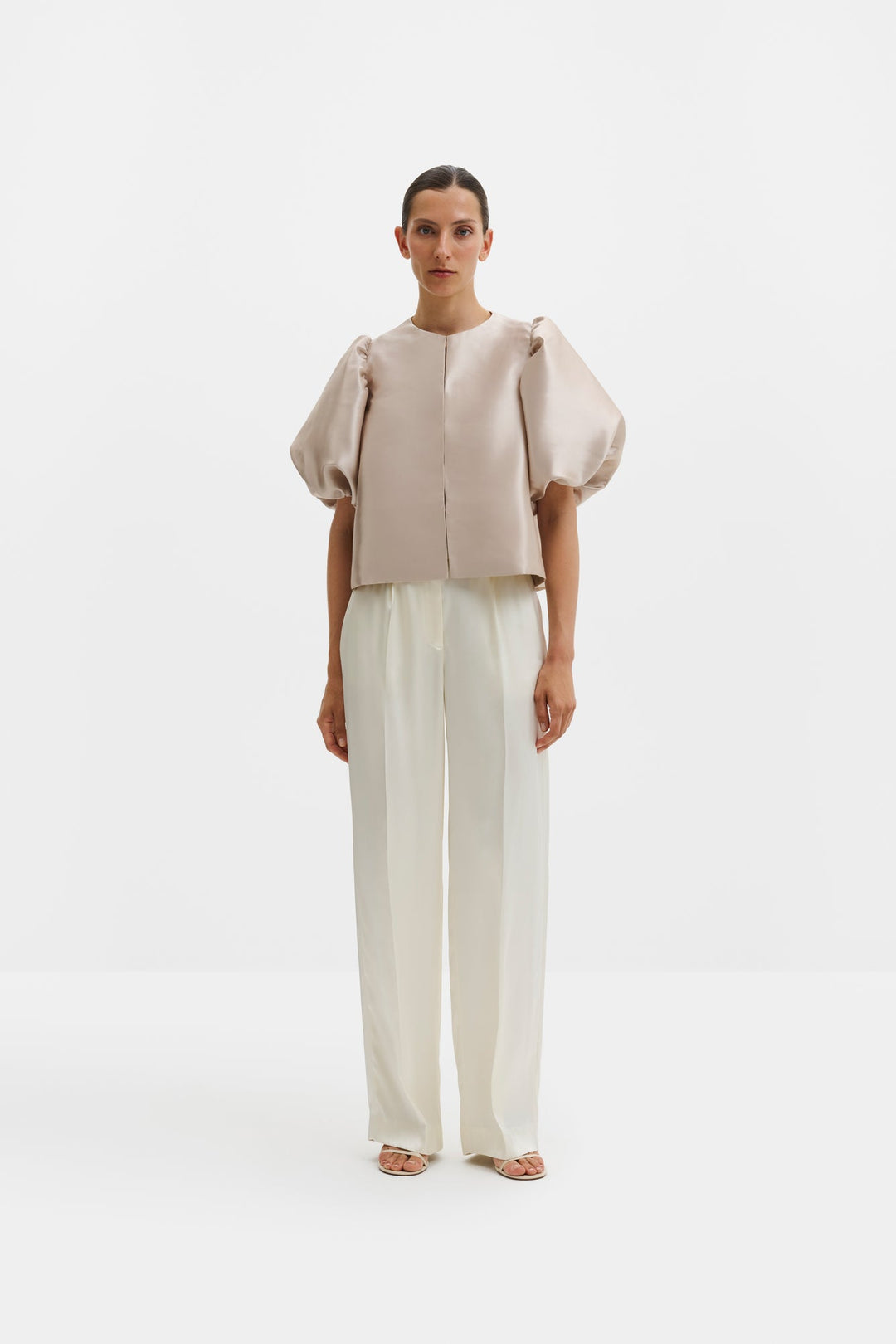 Cleo Puff-Sleeve Satin Blouse Soft Beige | Skjorter og bluser | Smuk