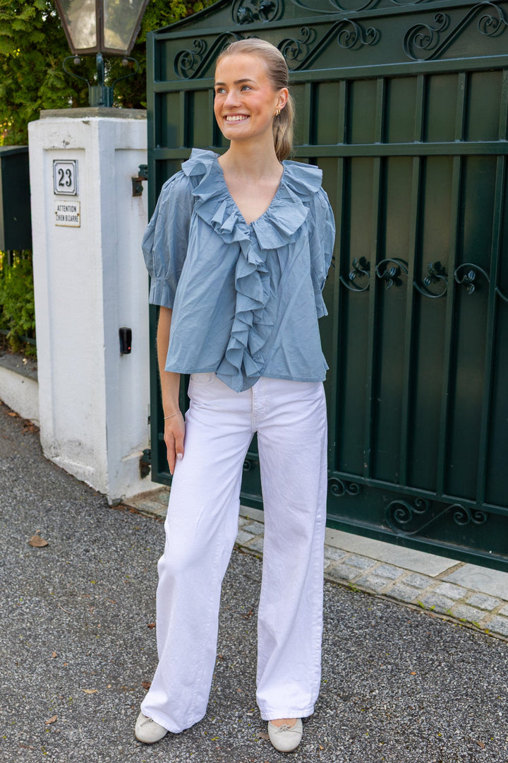 Cotton Frill Blouse Breezy Blue | Skjorter og bluser | Smuk