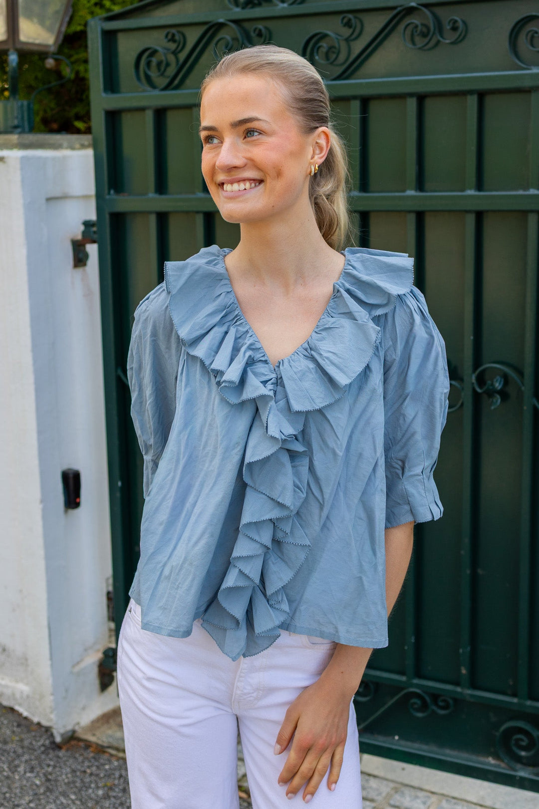 Cotton Frill Blouse Breezy Blue | Skjorter og bluser | Smuk