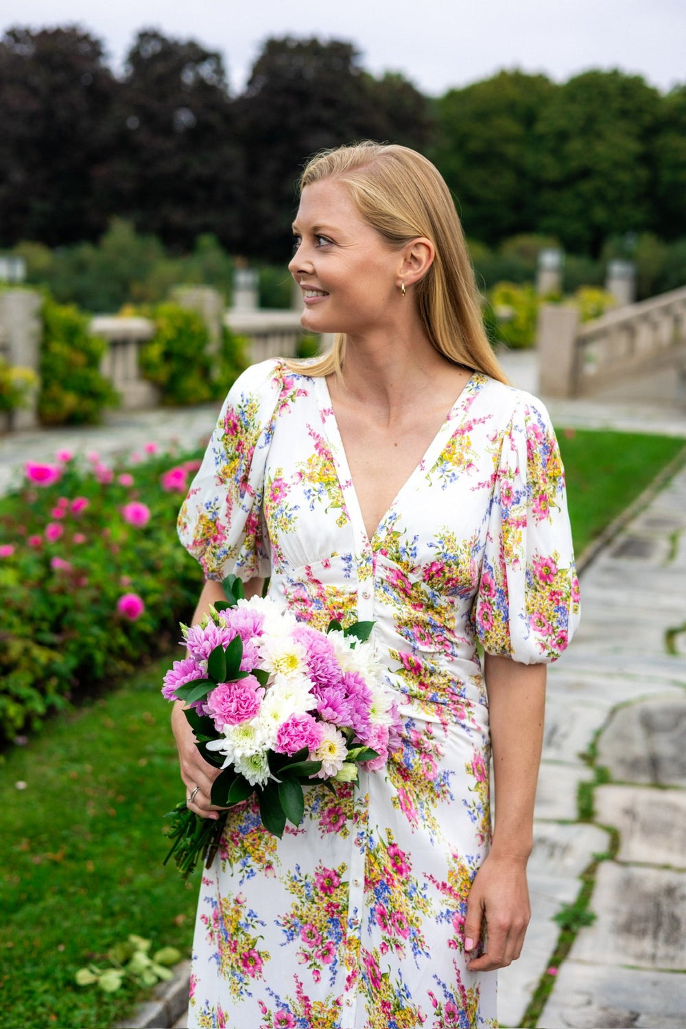 Crepe Satin Rouching Gown Bright Bouquet | Kjoler | Smuk - Dameklær på nett