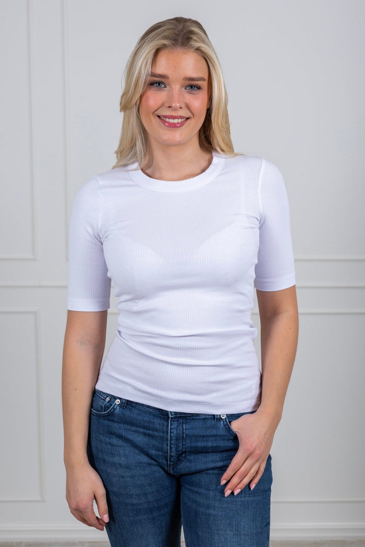 Dagnaiw T-Shirt Pure White | Topper | Smuk - Dameklær på nett