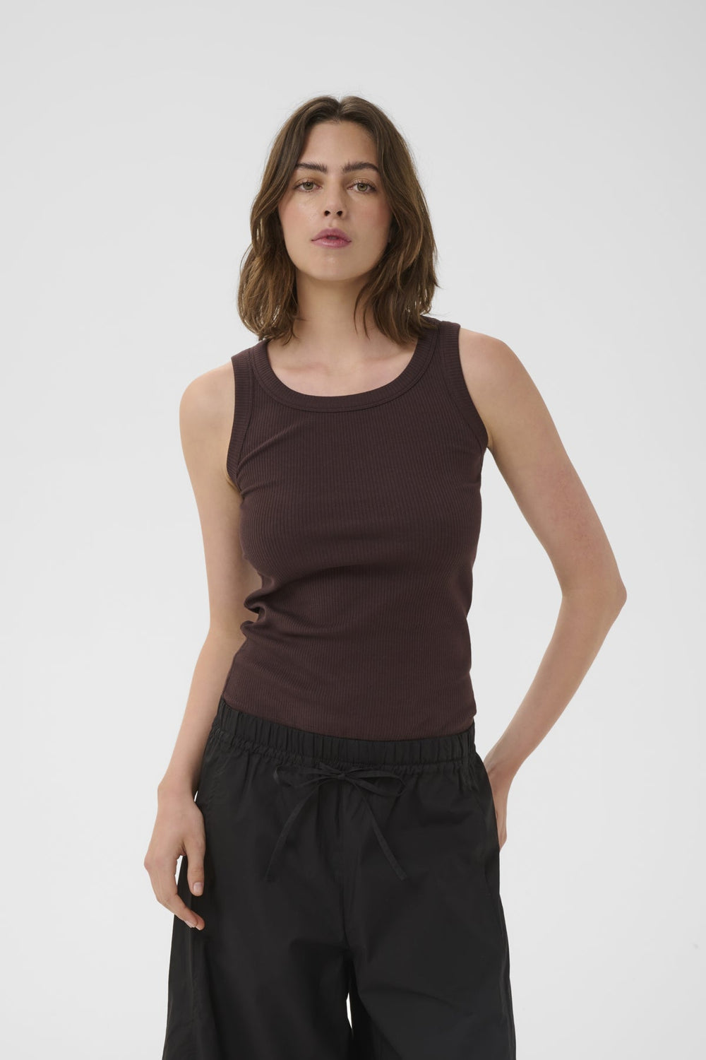 Dagnaiw Tank Coffee Bean | Topper | Smuk