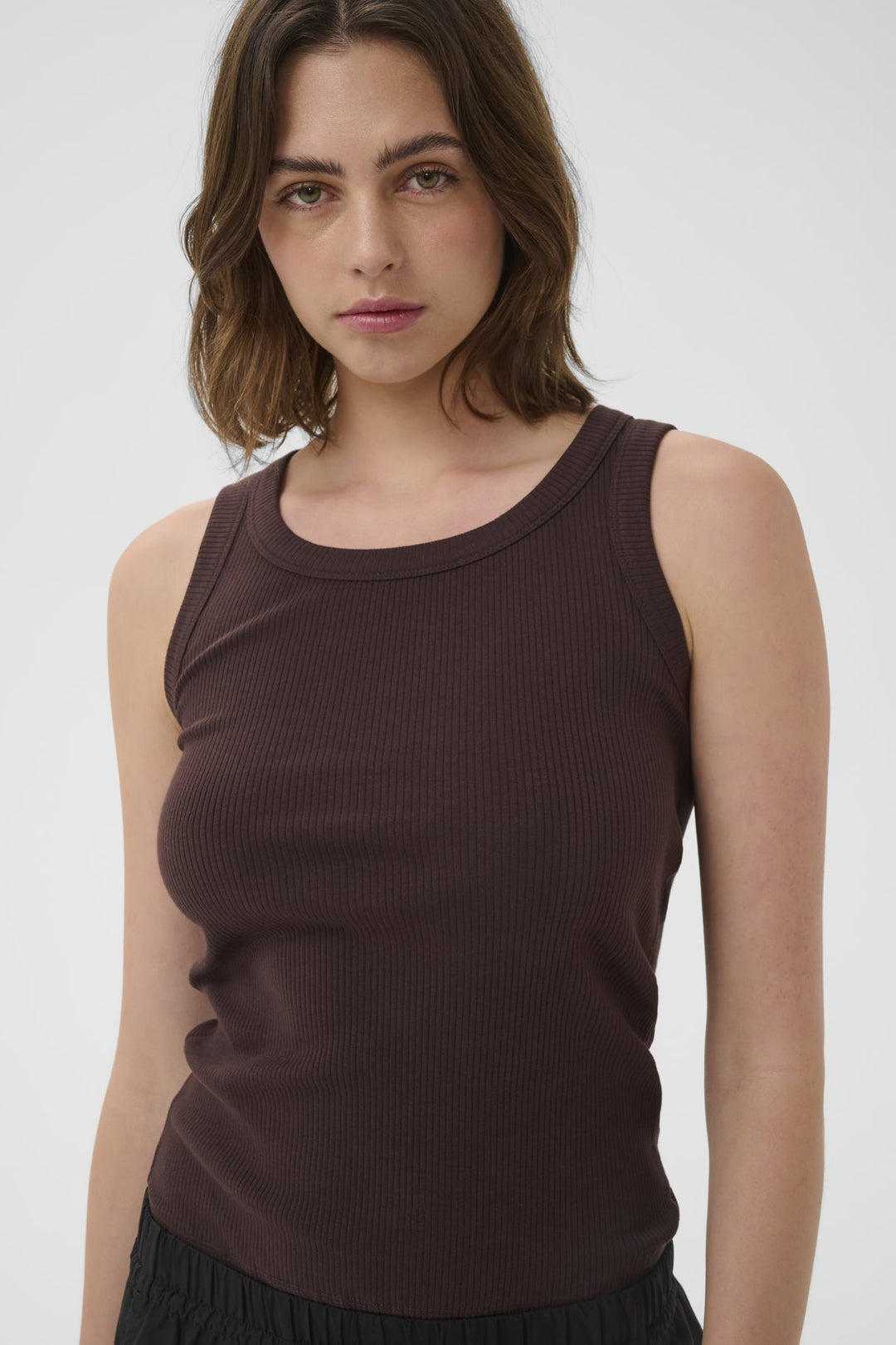 Dagnaiw Tank Coffee Bean | Topper | Smuk