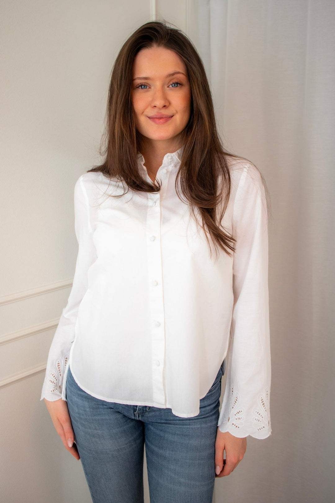 Dahlia Ls Broderi Shirt Bright White | Skjorter og bluser | Smuk - Dameklær på nett