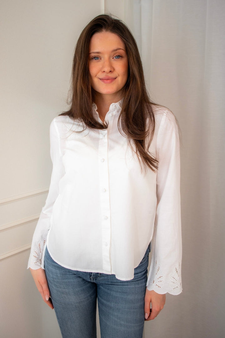 Dahlia Ls Broderi Shirt Bright White | Skjorter og bluser | Smuk - Dameklær på nett