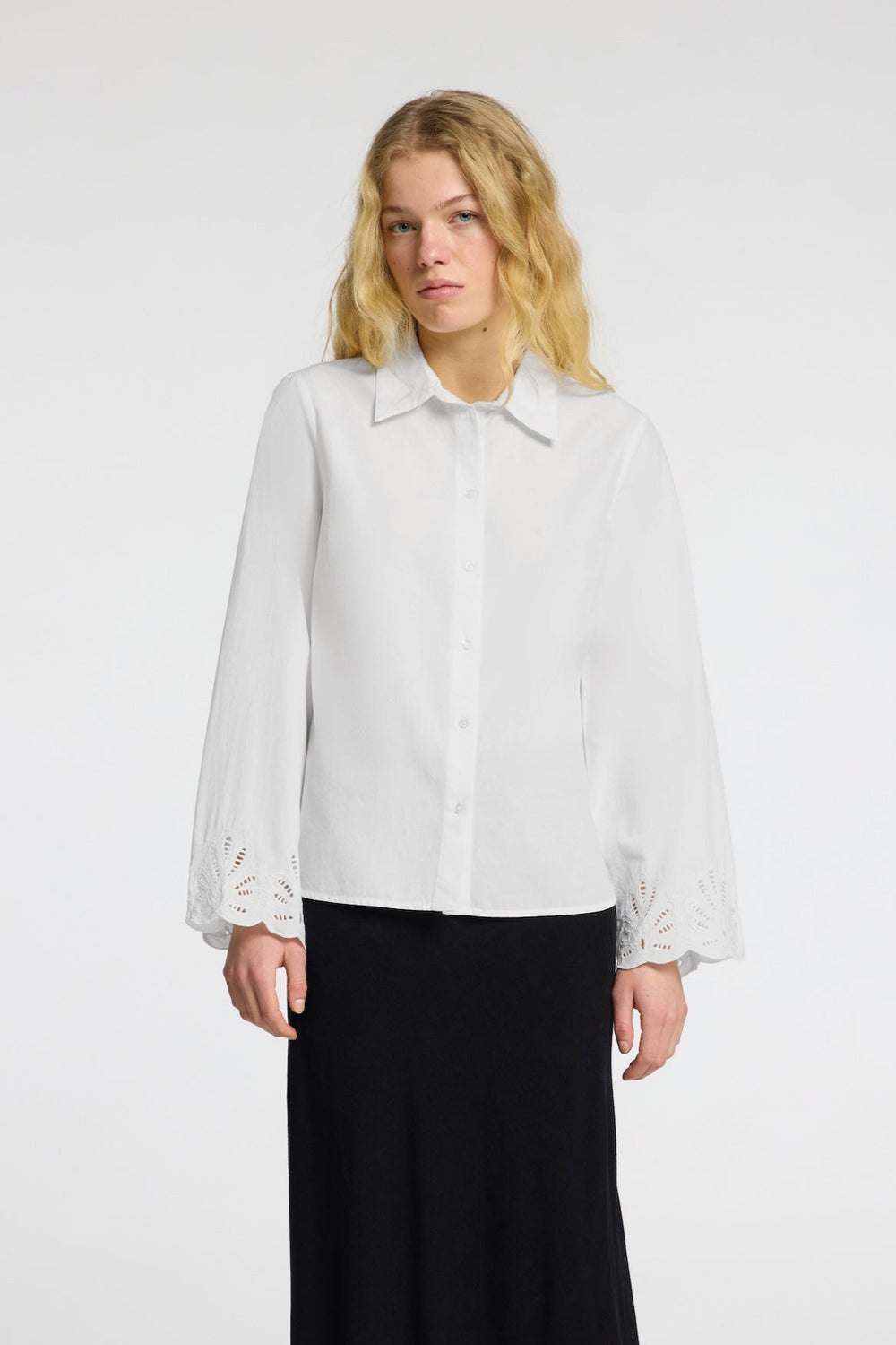 Dahlia Ls Broderi Shirt Bright White | Skjorter og bluser | Smuk - Dameklær på nett