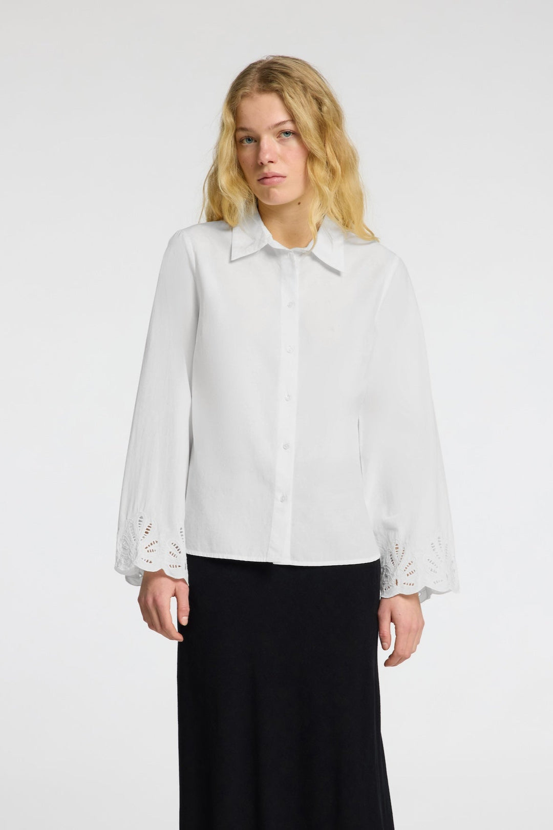 Dahlia Ls Broderi Shirt Bright White | Skjorter og bluser | Smuk - Dameklær på nett