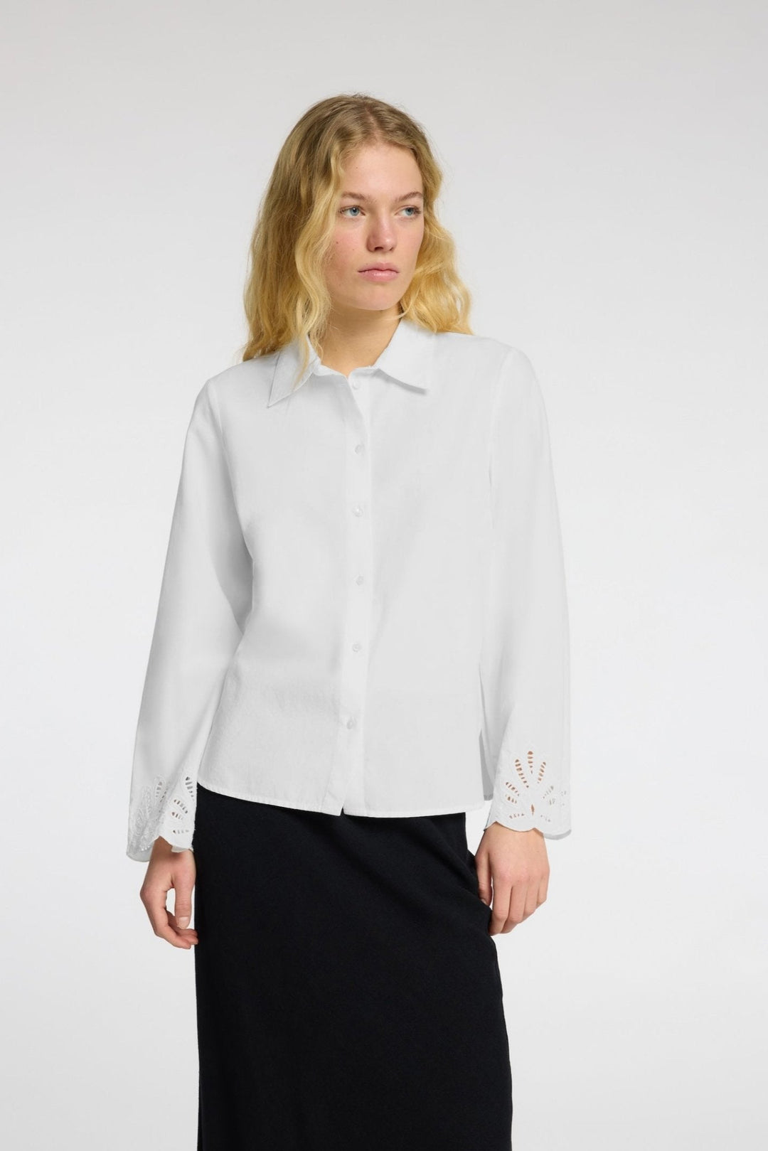 Dahlia Ls Broderi Shirt Bright White | Skjorter og bluser | Smuk - Dameklær på nett