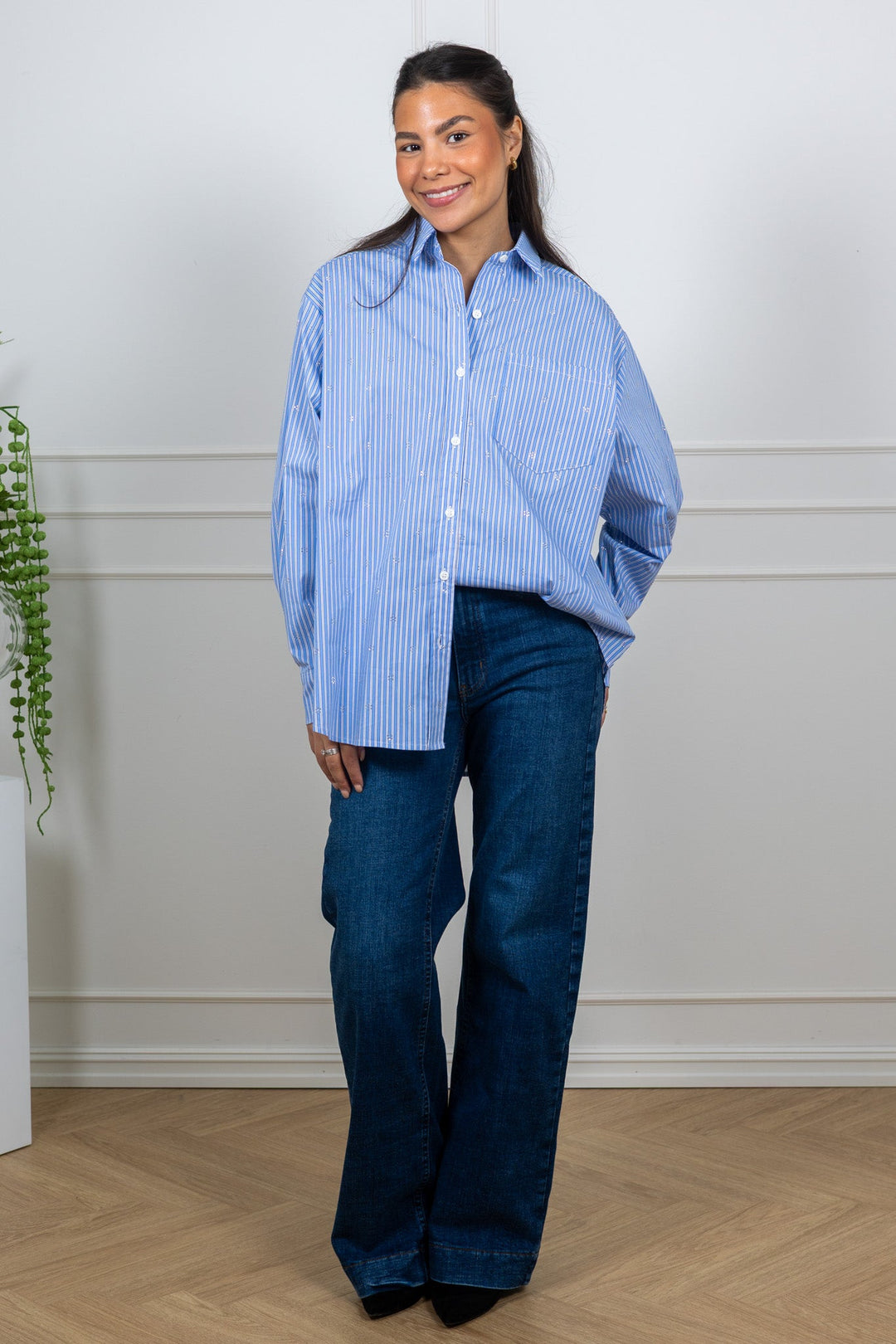 Dalma Decoration Shirt Light Blue | Skjorter og bluser | Smuk