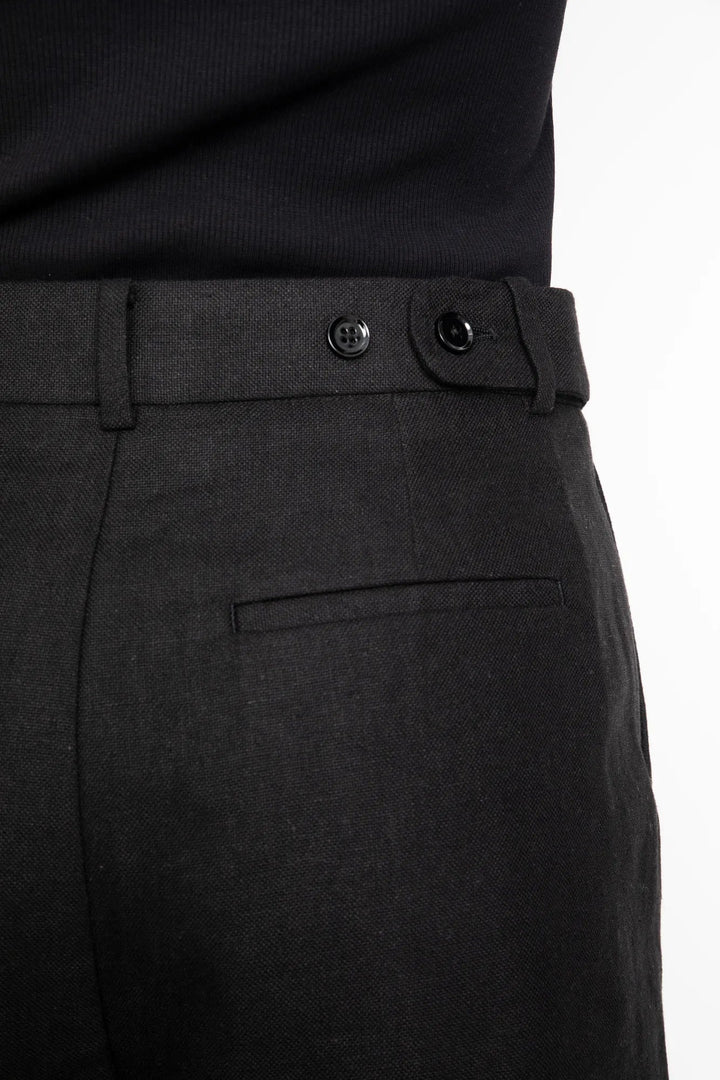 Daria Shorts Black | Shorts | Smuk