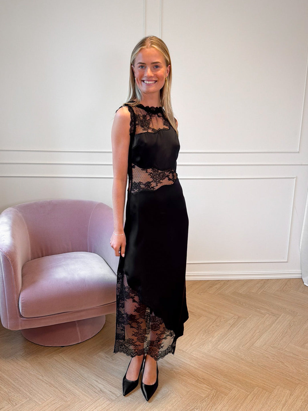 Desire Lace Trimmed Cut Out Midi Dress Black | Kjoler | Smuk