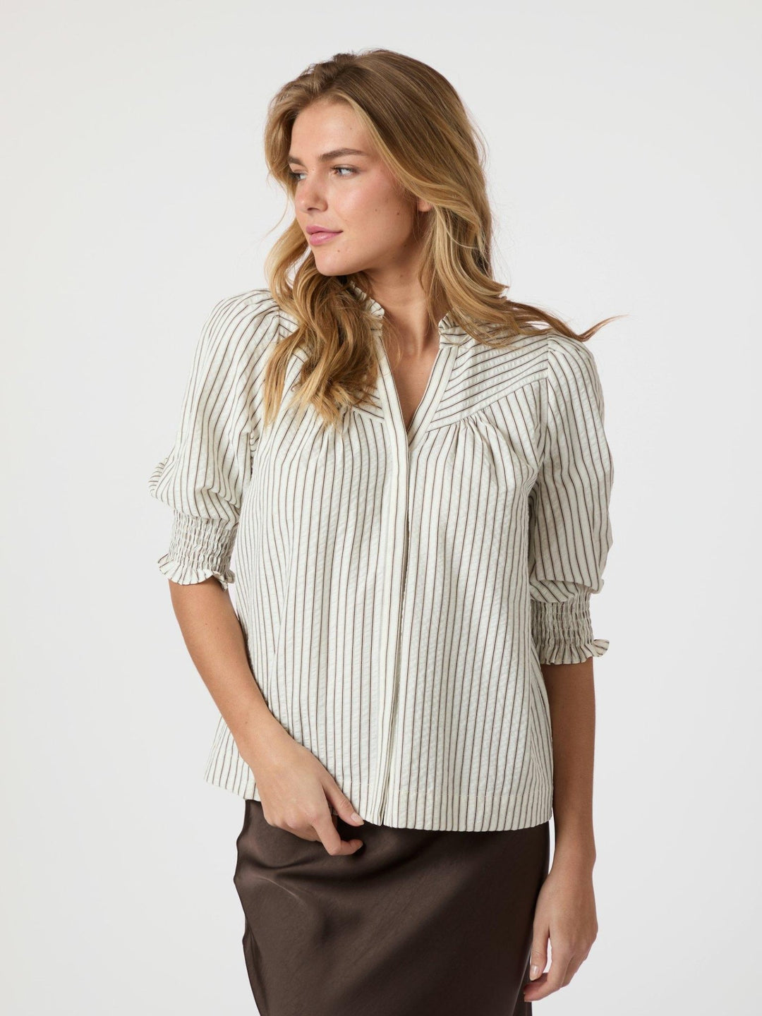 Diana Crepe Stripe Blouse Brown | Skjorter og bluser | Smuk - Dameklær på nett