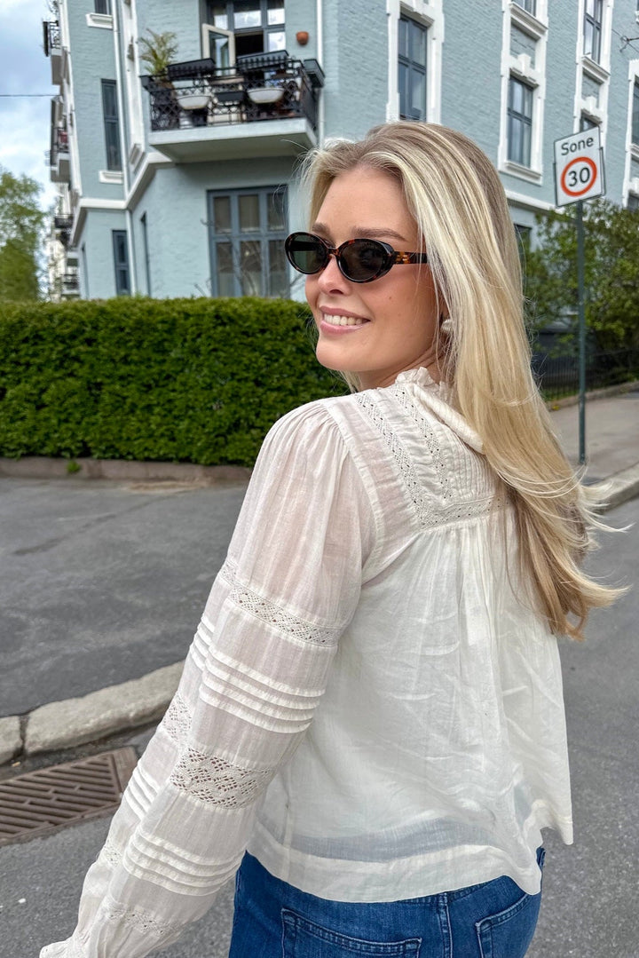 Ebba S Voile Blouse Ivory | Skjorter og bluser | Smuk - Dameklær på nett