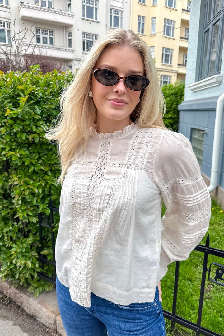 Ebba S Voile Blouse Ivory | Skjorter og bluser | Smuk - Dameklær på nett