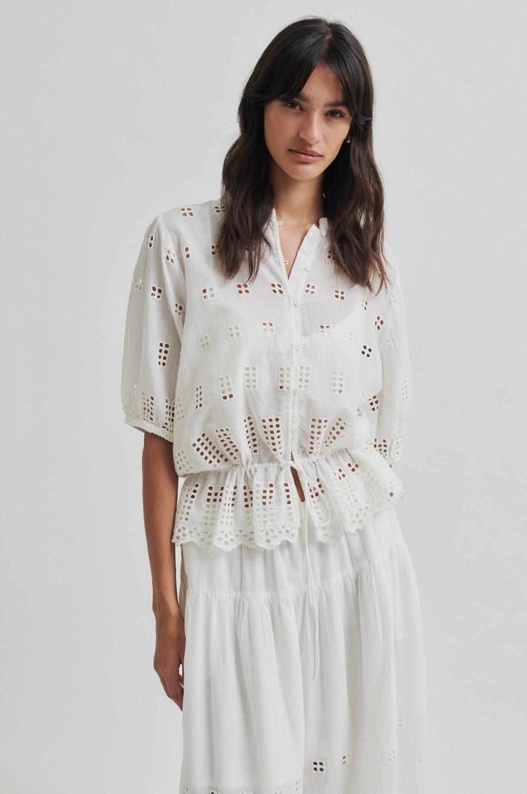 Elenore Shirt White Alyssum | Skjorter og bluser | Smuk - Dameklær på nett