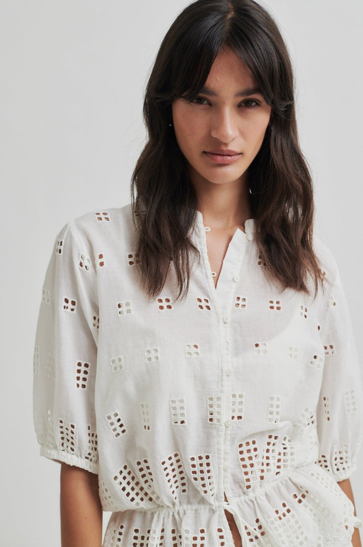 Elenore Shirt White Alyssum | Skjorter og bluser | Smuk - Dameklær på nett