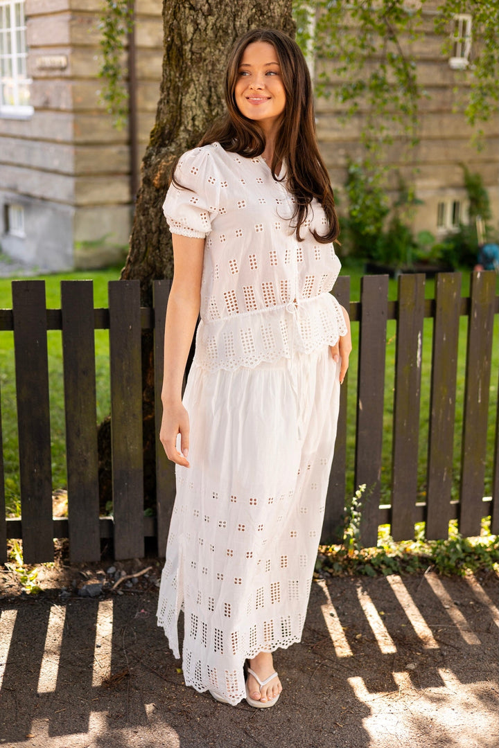Elenore Shirt White Alyssum | Skjorter og bluser | Smuk - Dameklær på nett