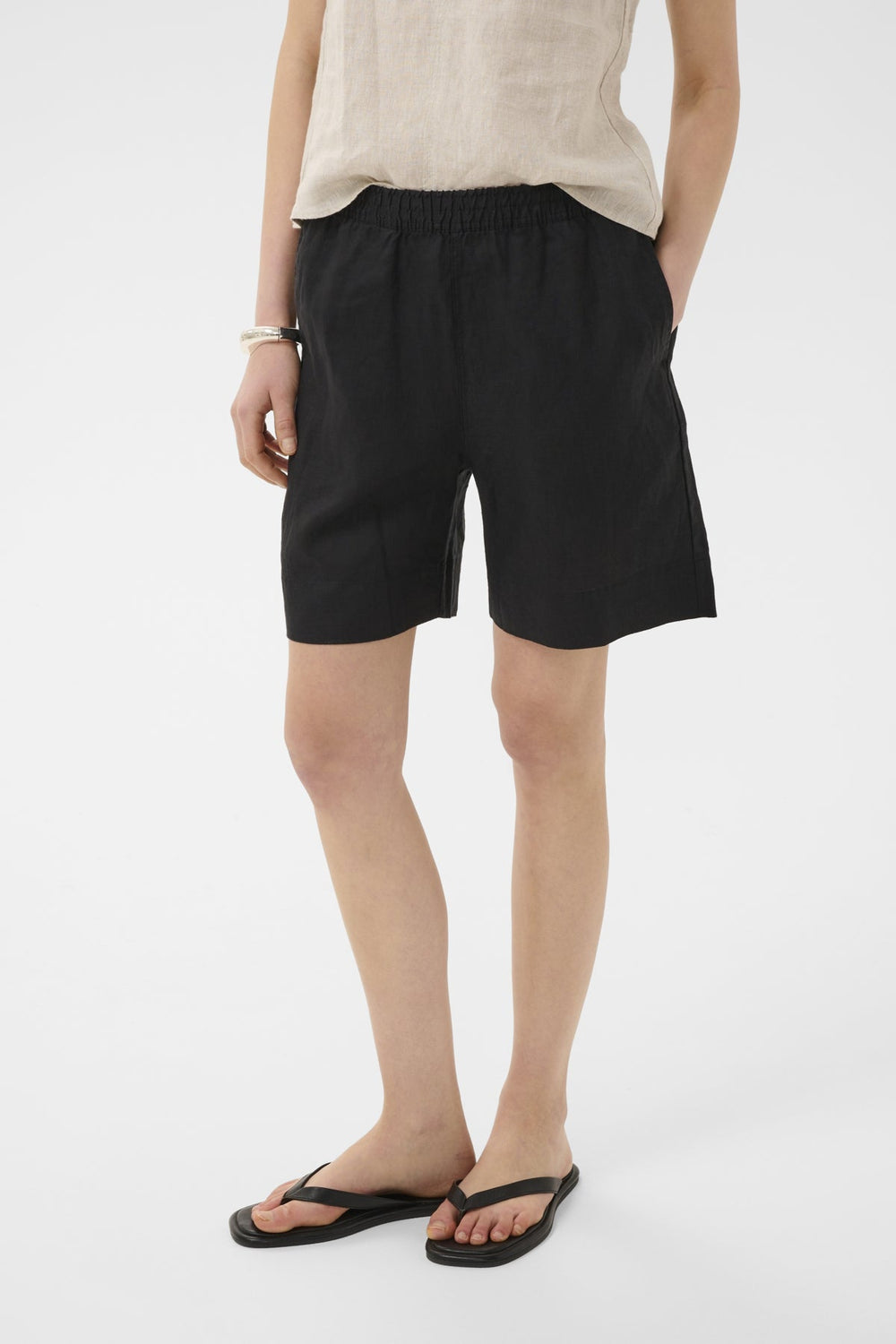 Elinoriw Shorts Black | Shorts | Smuk