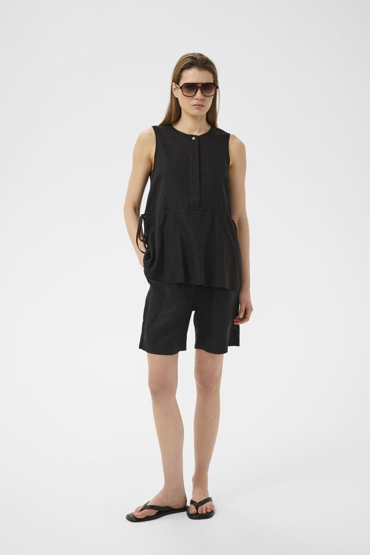 Elinoriw Shorts Black | Shorts | Smuk