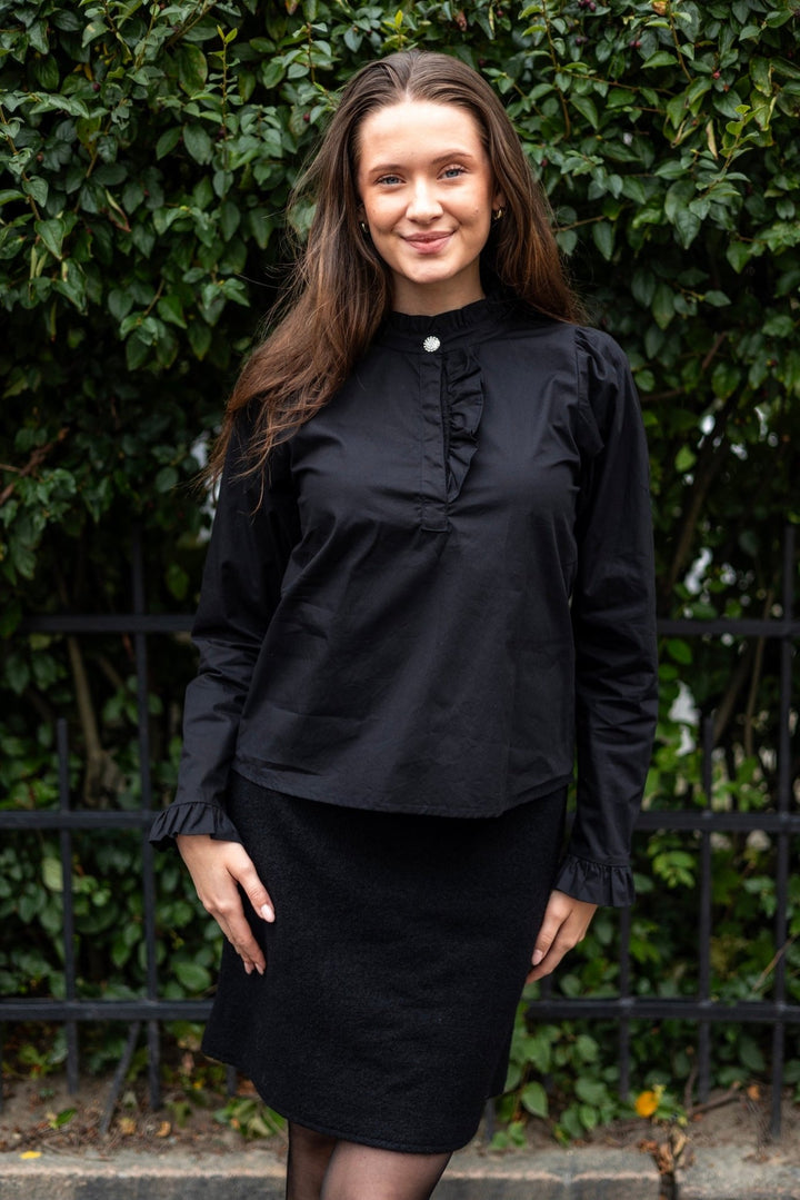 Ella Blouse Ebony Poplin | Skjorter og bluser | Smuk - Dameklær på nett