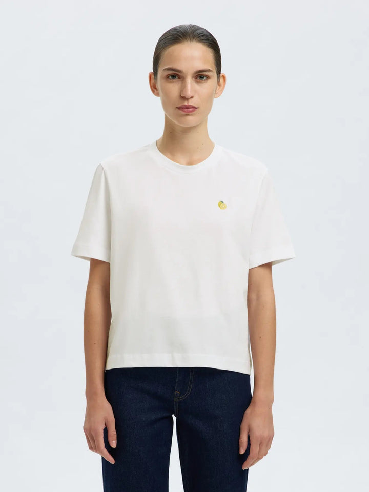Ella Ss Emboxy Tee Ft Bright White Lemon Emb | Topper | Smuk