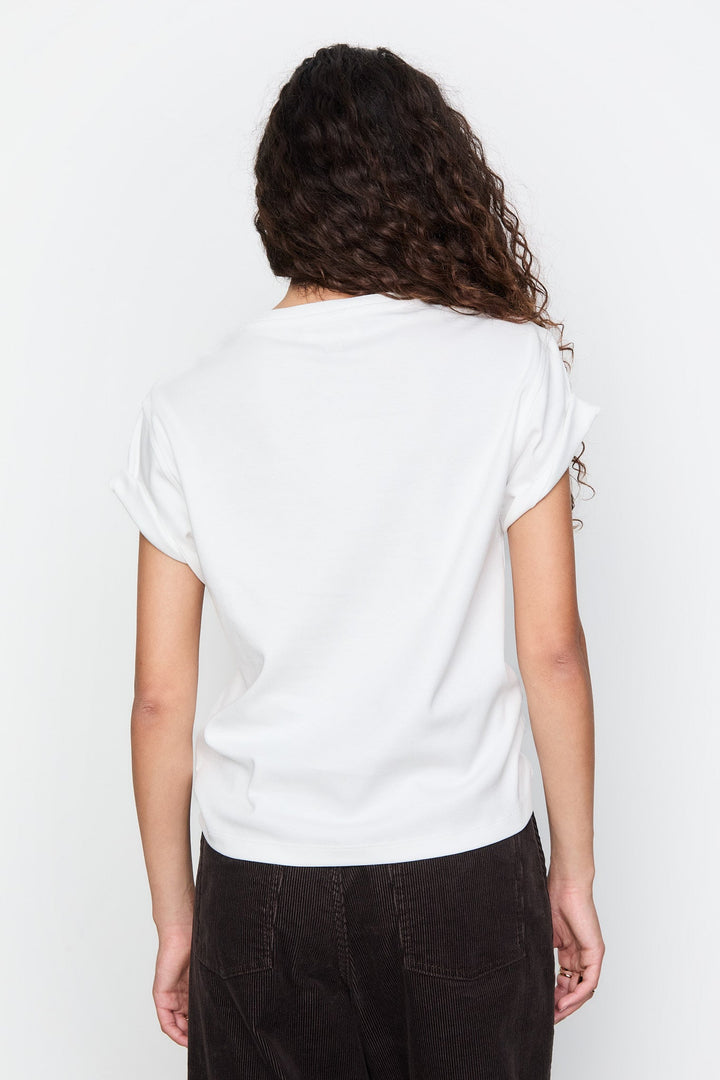 Ember Tee Off - White | Topper | Smuk - Dameklær på nett