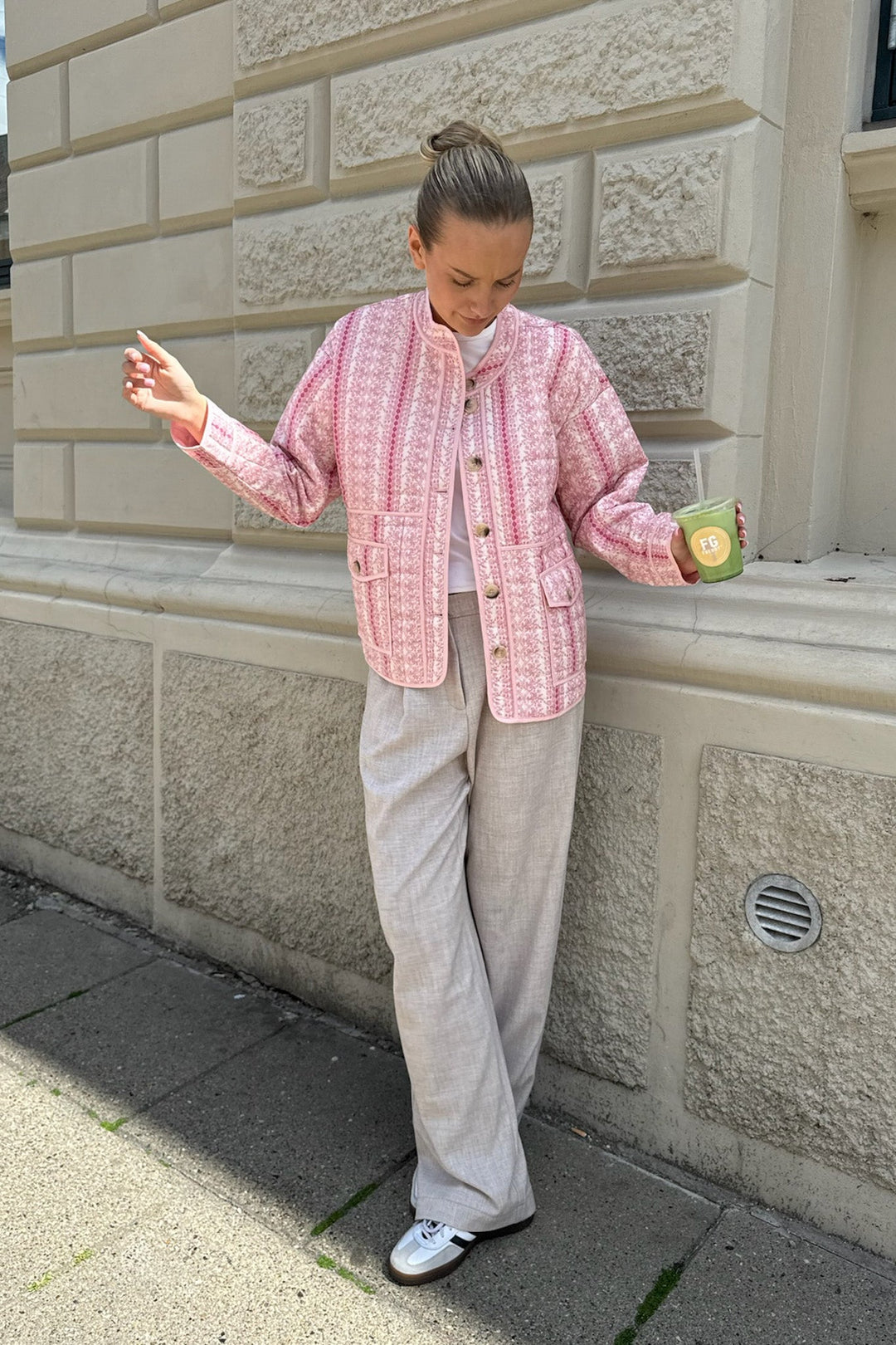 Emmyic Quilted Jacket Pink Flower Print | Yttertøy | Smuk - Dameklær på nett